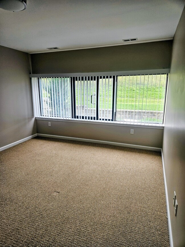 Building Photo - 6455 Lake Ave