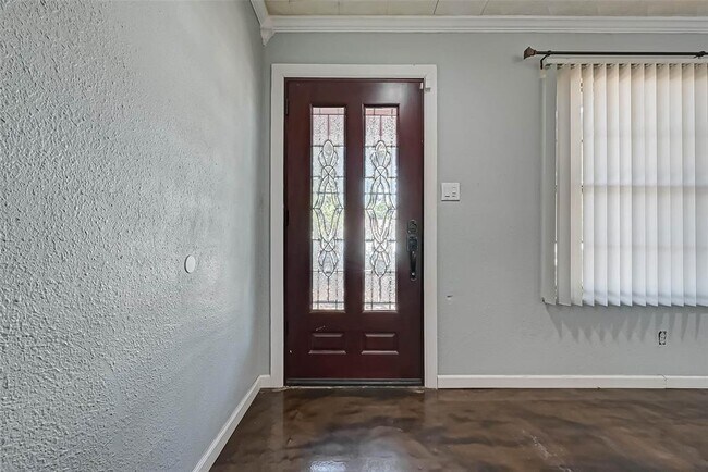 Building Photo - 8414 Flintridge Dr