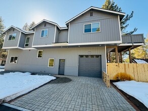 Building Photo - 1084 Dedi Ave