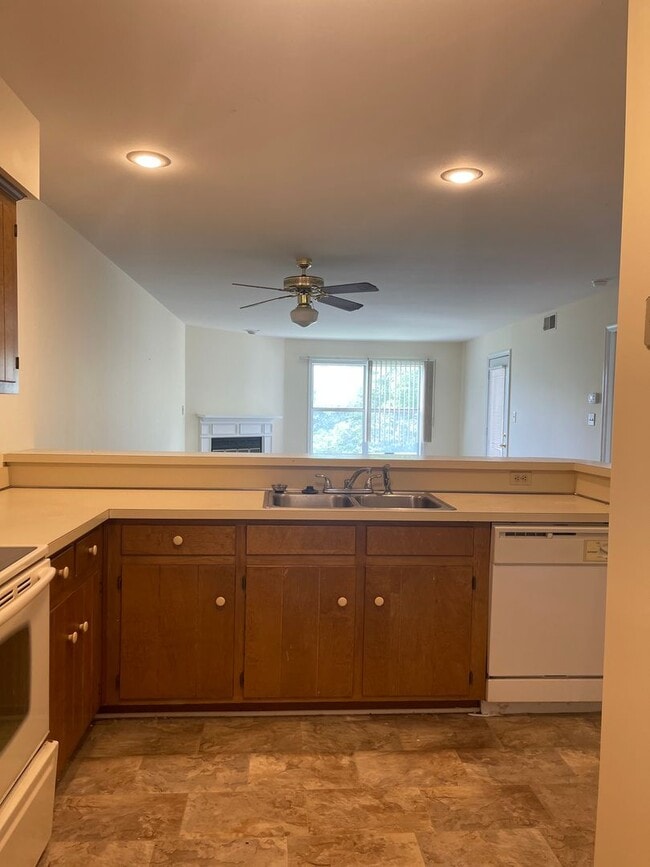 Building Photo - 110 Lantana Ln