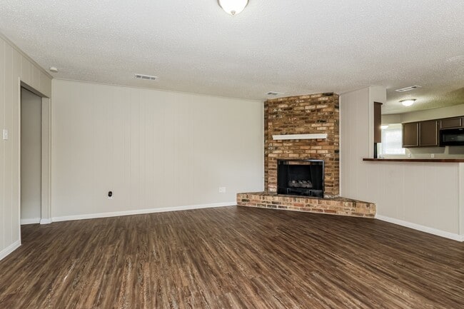 Building Photo - 26218 Maplewood Dr