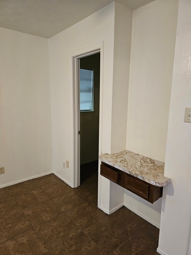 Building Photo - 2942 Bernice Dr