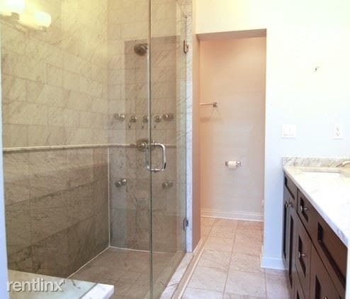 Building Photo - 913 Forest Ave