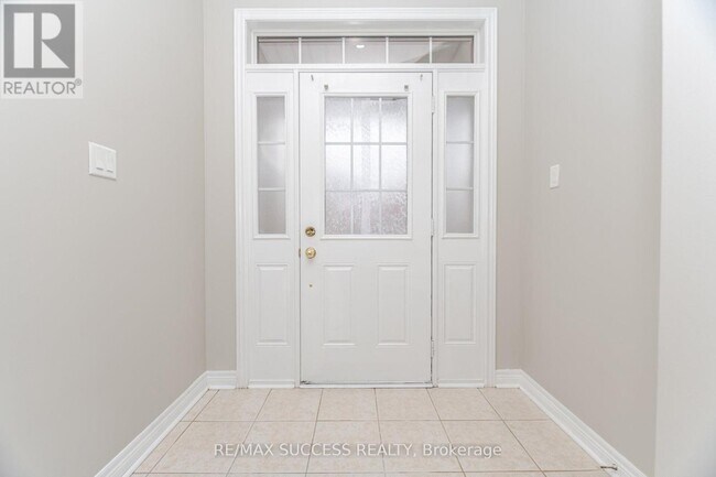 Photo du bâtiment - 3056 Doyle St