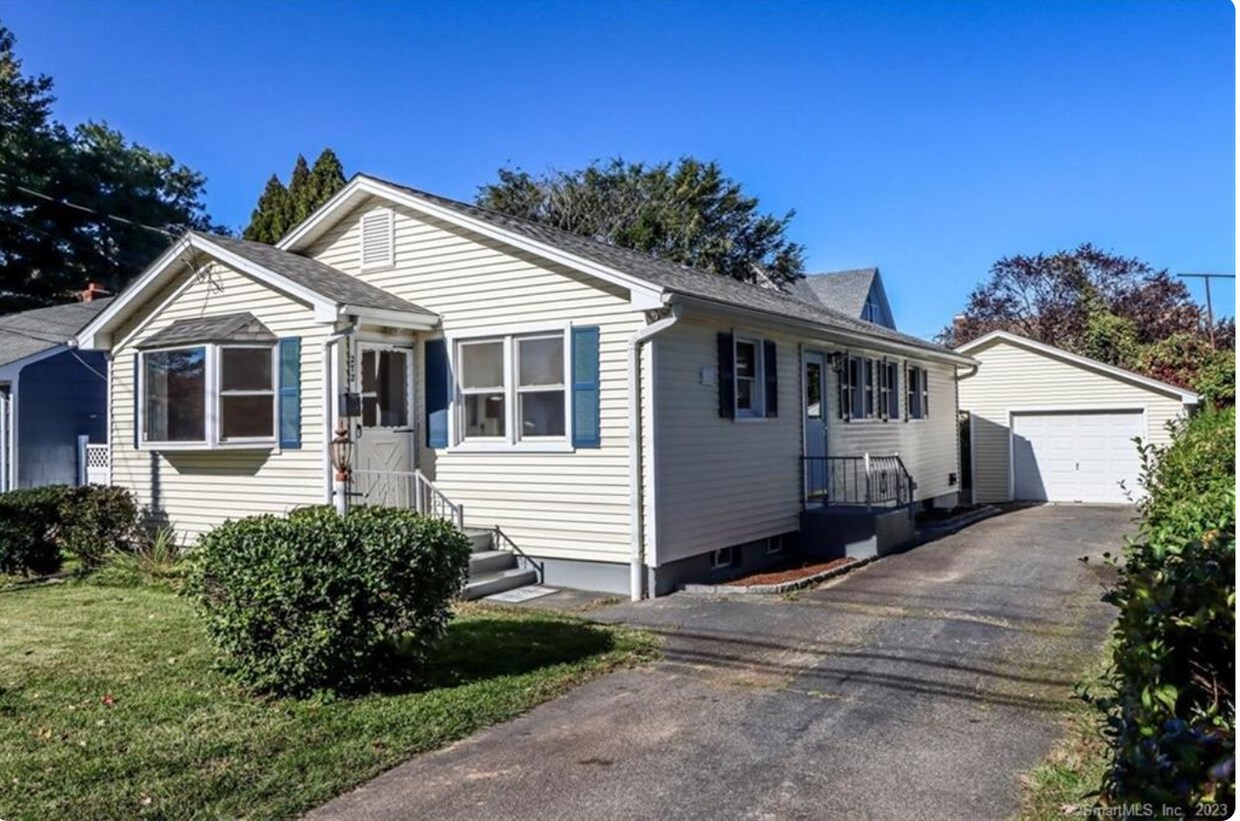 Bungalow ranch in the Heart of Seaside village of the fun, safe Black Rock Community - 272 Seaside Ave