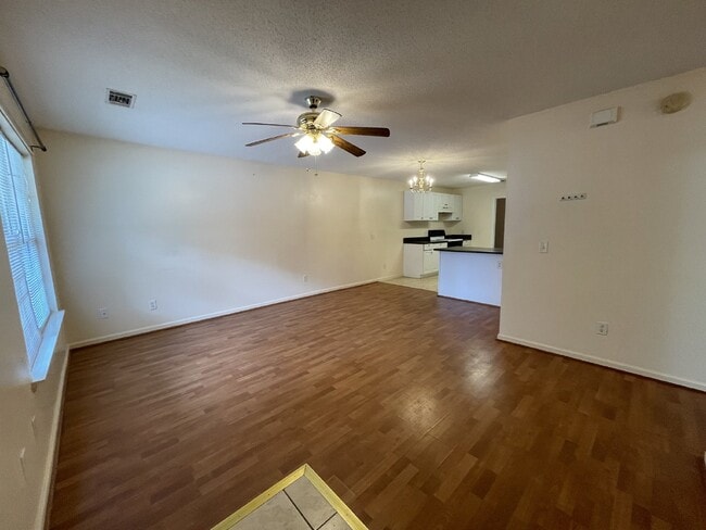 Building Photo - Duplex for Rent