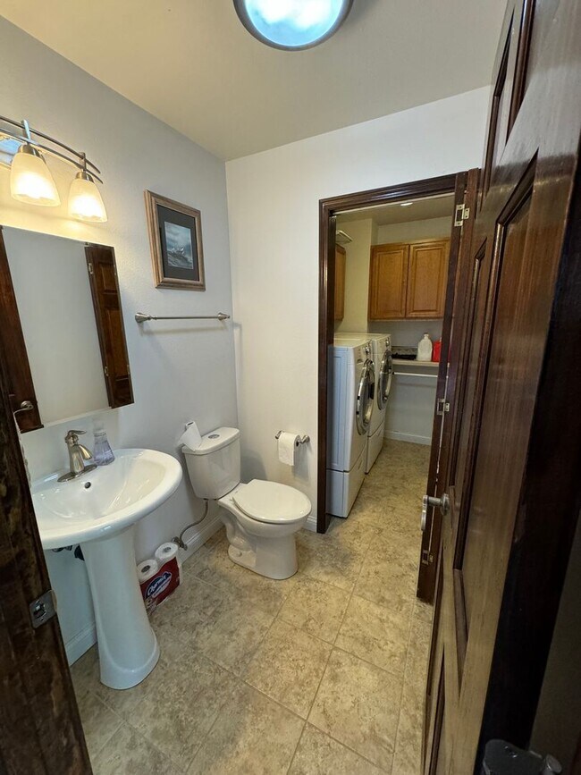 Building Photo - 2521 Autumn Circle