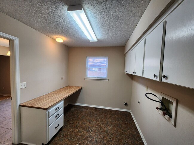 Foto del edificio - Nice 3/2/2 home on edge of town with easy access to highways