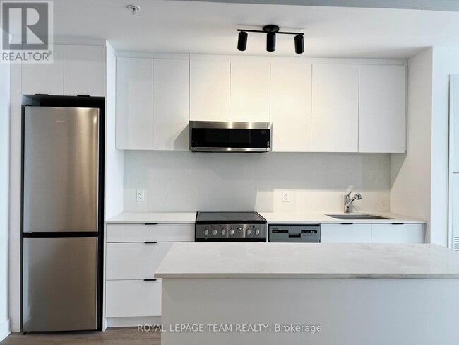 Building Photo - 1655 Carling Ave