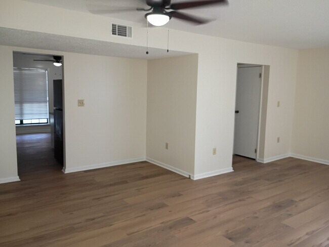 Building Photo - Townhouse for Rent