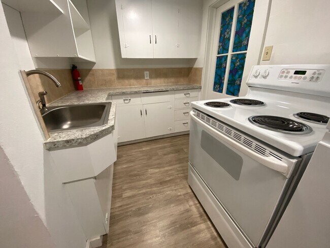 Foto del edificio - Charming Studio with Shared Patio and Coin-Op Laundry