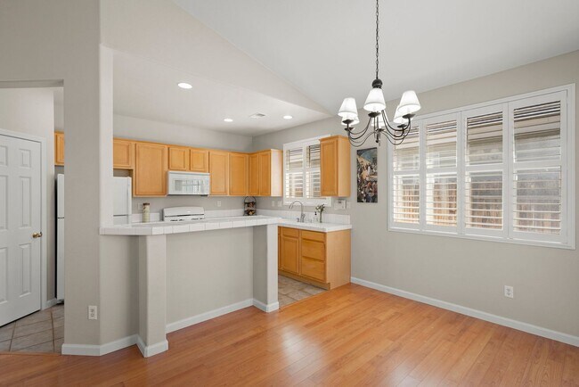 Foto del edificio - Charming 2-Bedroom, 2-Bathroom Patio Home ...