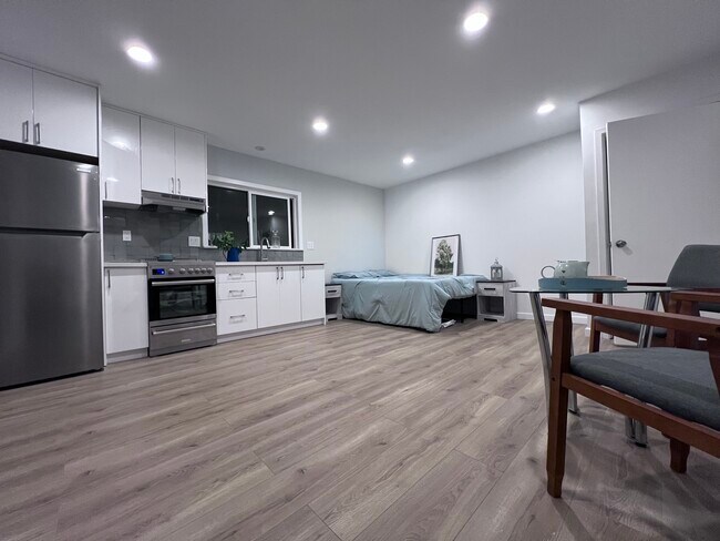 Foto del edificio - 5444 Hazeltine Ave