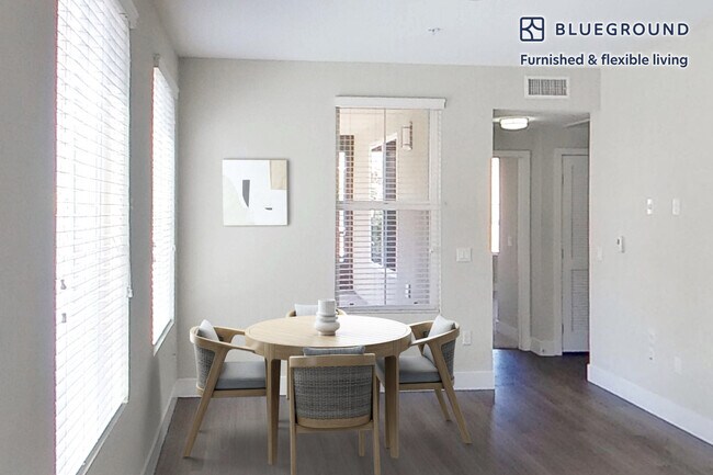 Foto del edificio - 701 Breeze Hill Rd