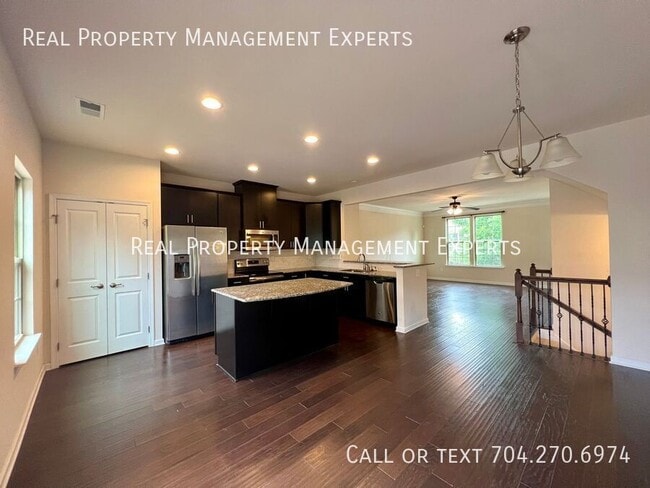 Building Photo - 4019 Zilker Park Dr