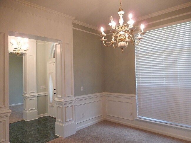 Building Photo - LOVELY 4/2.5 in Buck Lake Area on 1 Acre w...