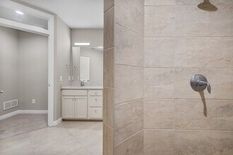 Peregrine 100-202 walk-in shower - Peregrine 100