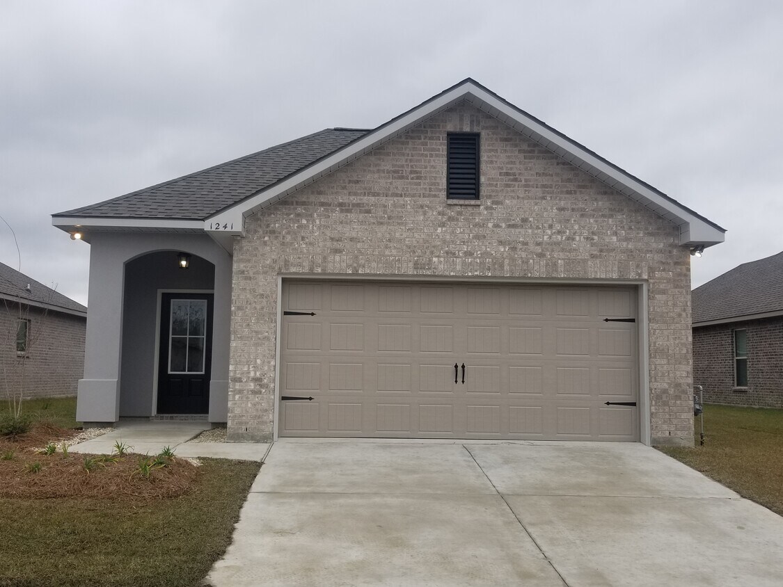 Primary Photo - 1241 Rustic Pine Dr