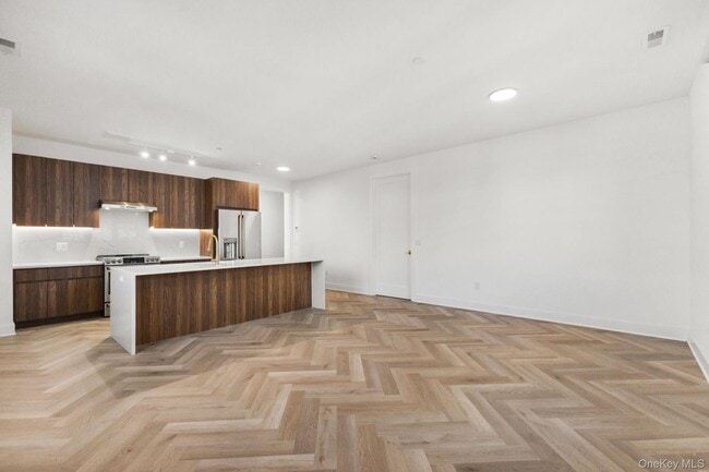 Building Photo - 100 E Putnam Ave