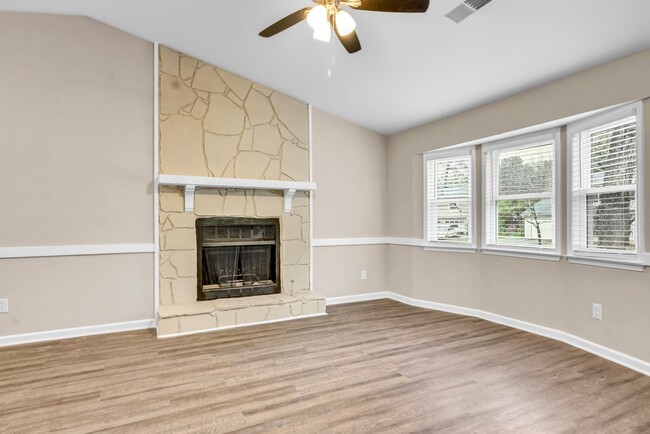 Building Photo - 5443 Zachary Dr