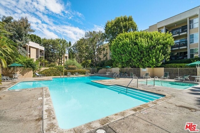 Foto del edificio - 1213 Raintree Cir