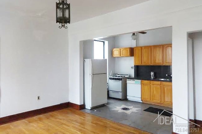 Building Photo - 765 42nd St
