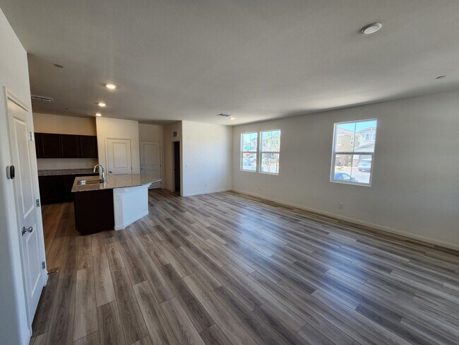 Foto del edificio - Gorgeous 3bed/2.5bath/2Car home located in Insirada