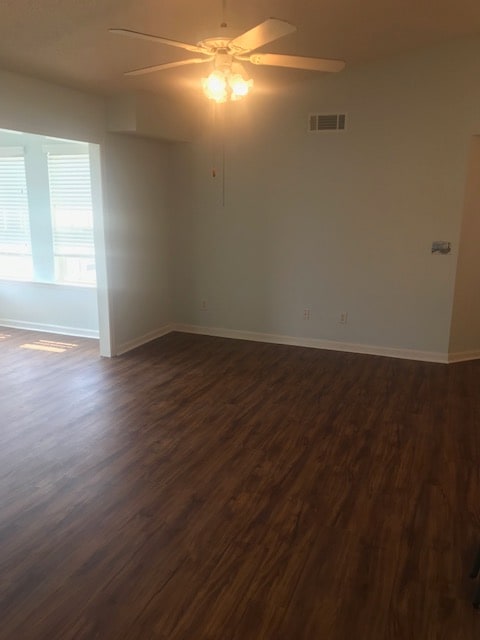 Foto del edificio - 8562 Hopkins Cir