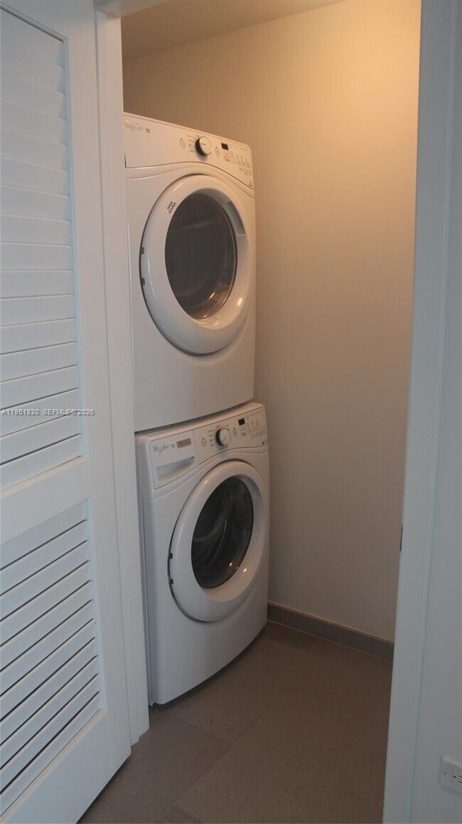 Building Photo - 68 SE 6th St