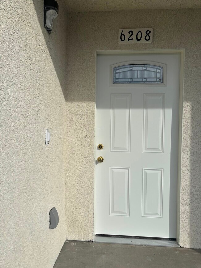 Foto del edificio - 6208 Brynhurst Ave