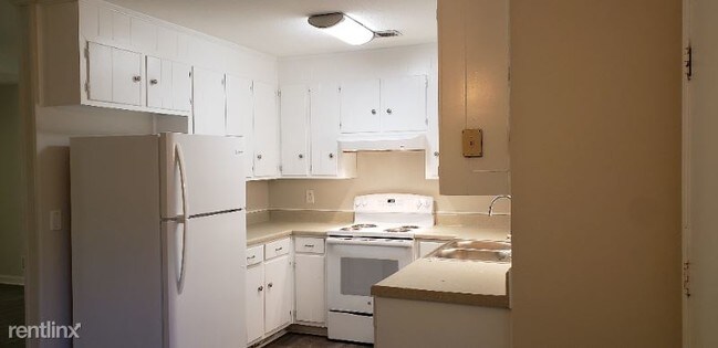 Building Photo - 418 Dogwood Ln