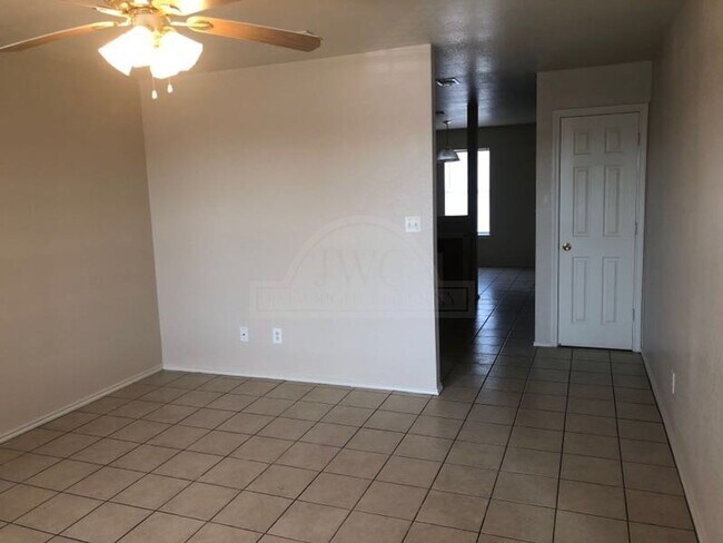 Building Photo - 3401 Hereford Ln