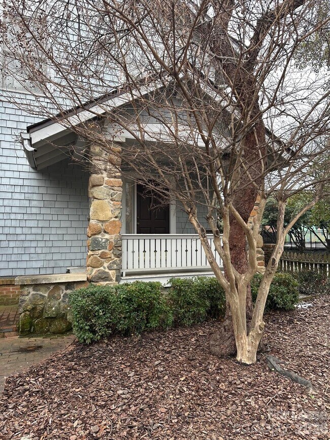 Foto del edificio - 407 W 9th St