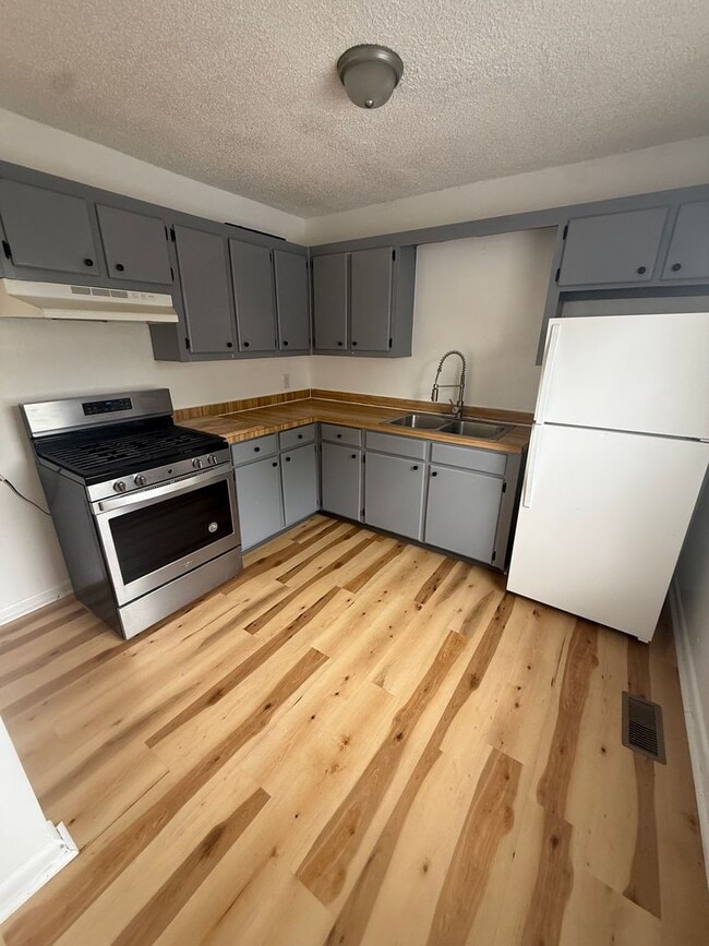 Building Photo - Charming 2-bedroom, 1-bathroom house in West Columbia
