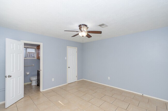 Foto del edificio - 4210 Cork Ln