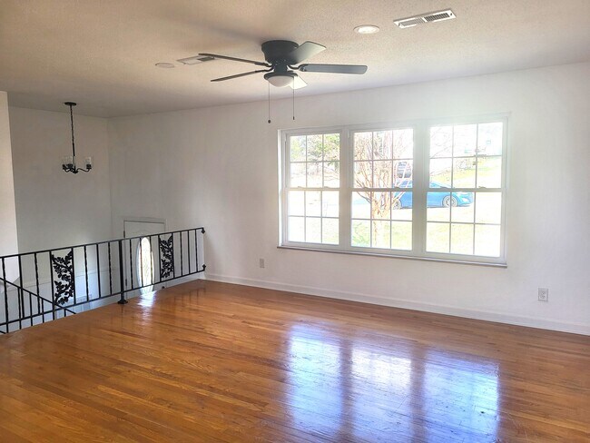 Foto del edificio - 221 Amesbury Rd