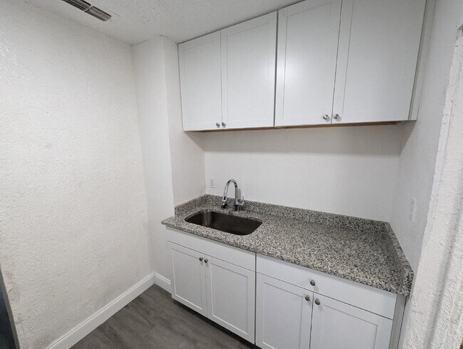 Foto del edificio - Quiet 3 bedroom