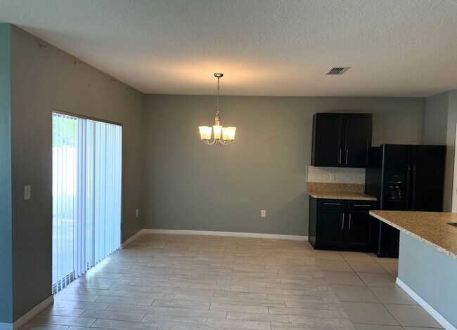 Foto del edificio - 1519 Diamond Loop Dr