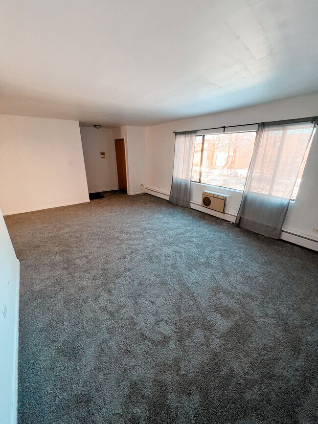 Building Photo - 3441 W Bryn Mawr Ave