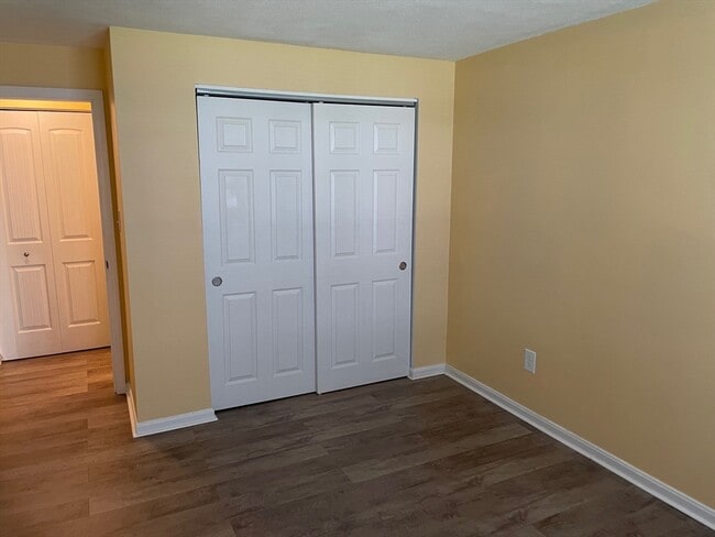 Building Photo - 12 Kenmar Dr