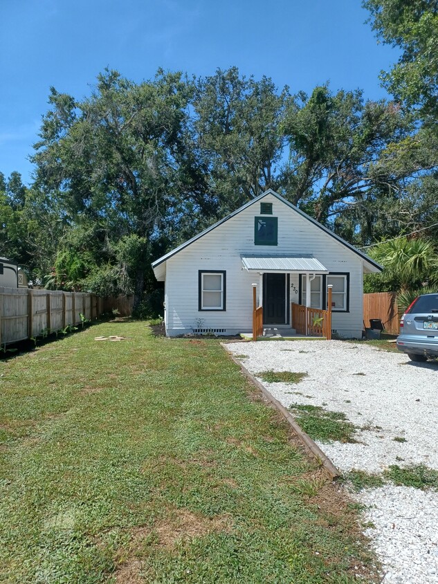 Primary Photo - 230 E Pine St