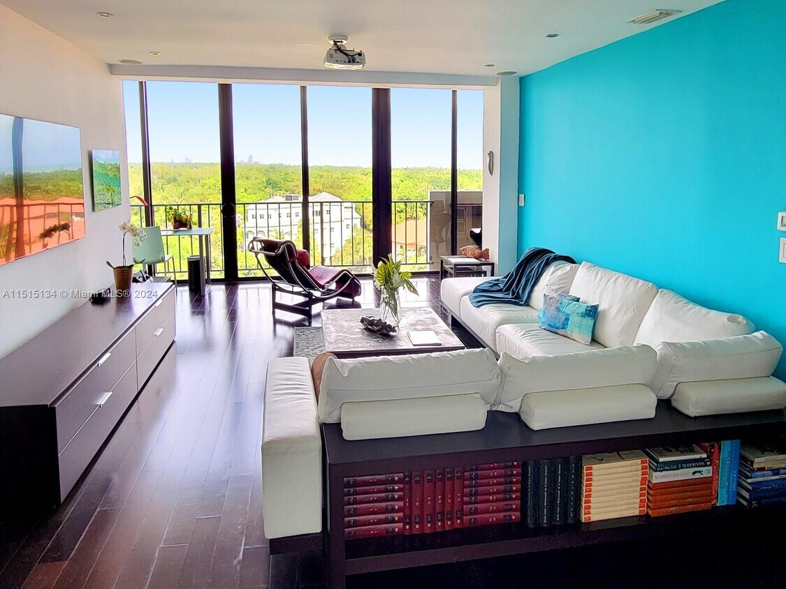 Foto principal - 77 Crandon Blvd
