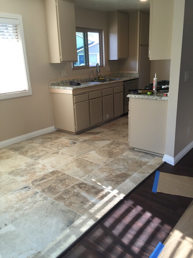 Foto principal - 3045 Jeffrey Dr