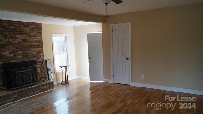 Building Photo - 445 Bess Town Rd