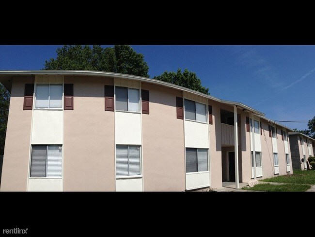 Building Photo - 6211 Longchamp Dr