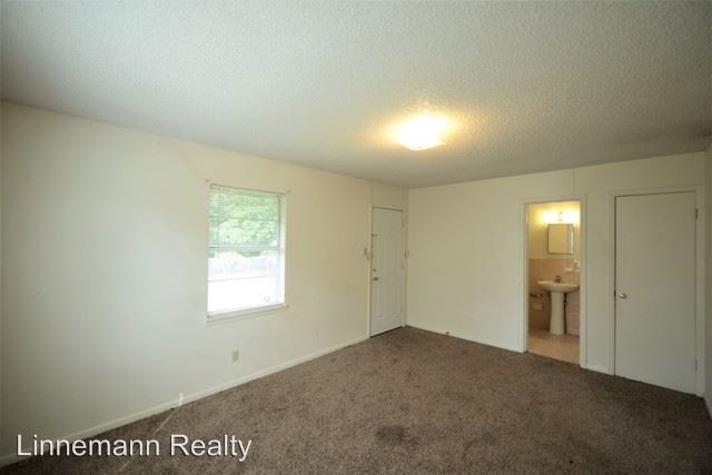 Foto del edificio - 1807 N W S Young Dr