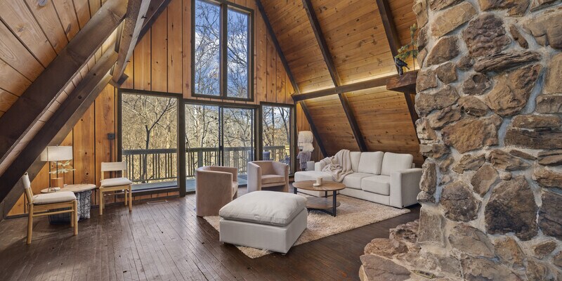 Primary Photo - Treehouse On Riverview