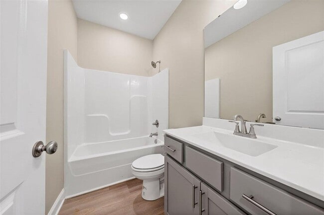 Building Photo - 2755 Cedrus Ave