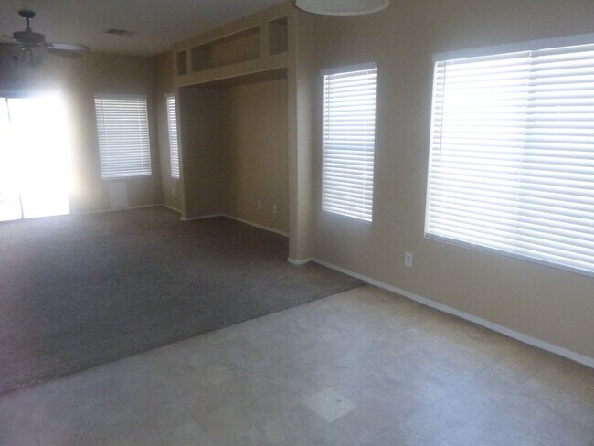 Building Photo - Great 4 bdrm in Johnson Ranch-San Tan Valley