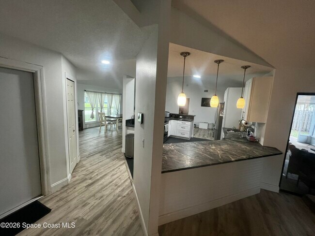 Building Photo - 2300 Hickory Dr